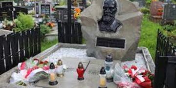 Powiat radomski: Krajoznawca z Wisłą w herbie