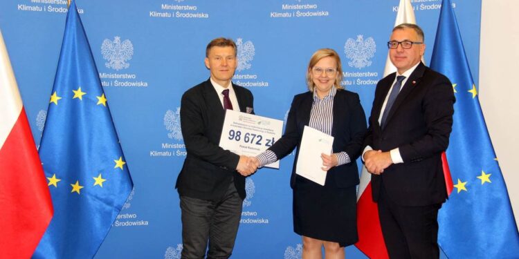 Powiat radomski: Jaśniej i oszczędniej