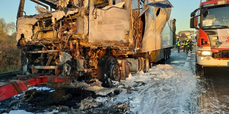 Powiat białobrzeski: Ciężarówka w ogniu na S7