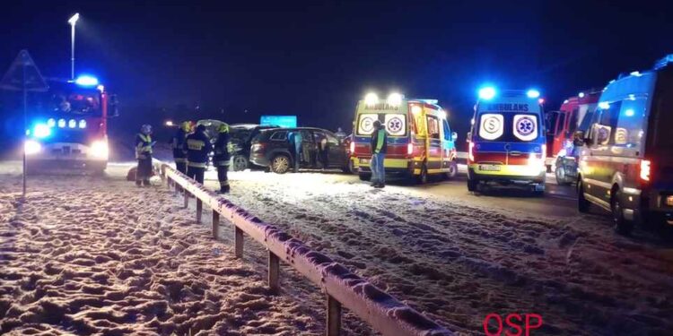 Powiat radomski: Zdarzenie drogowe na S7 – ucierpiały dwie osoby