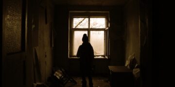 Radomskie: Przerażona kobieta zamieszkała w piwnicy