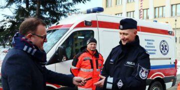 Radom: Ambulans trafił do Policji