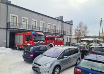 Radomskie: Zaparkowali i poszli na zakupy – zablokowali wyjazd strażakom