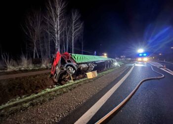 Radomskie: Poważne zagrożenie po kolizji – służby zablokowały ruch! Znamy powód!