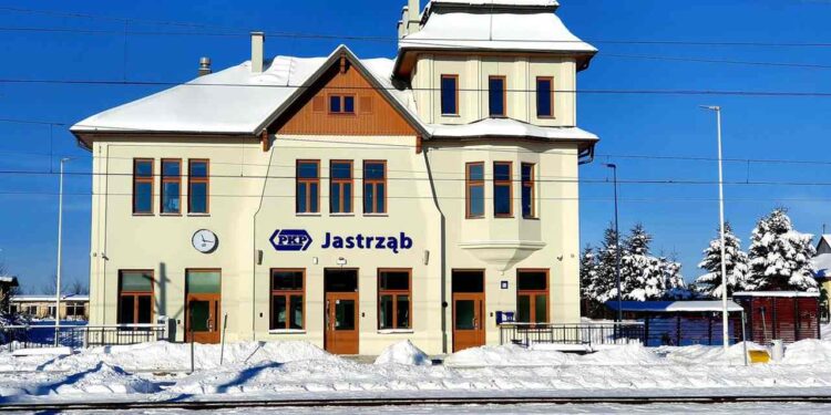 Region radomski: Ponad 100-letni dworzec w nowej odsłonie