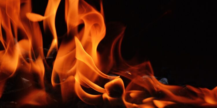 Radom: Pożar w mieszkaniu na ul. Paderewskiego