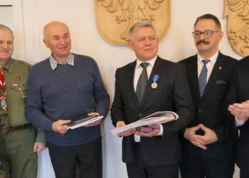 Powiat lipski: Pedagog z Klio w herbie