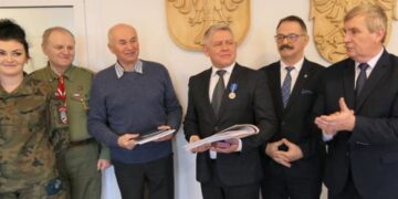 Powiat lipski: Pedagog z Klio w herbie