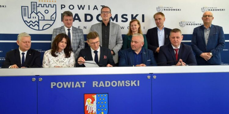 Powiat radomski: Nowa droga w powiecie: poszerzona i z chodnikami