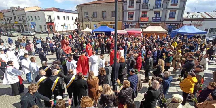 Powiat szydłowiecki: Palmy, rękodzieło i rocznica