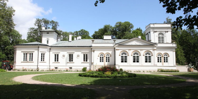 Powiat szydłowiecki: Figury z marmuru