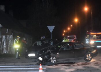 Radom: 14-latek prowadził audi – wjechał w forda