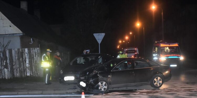 Radom: 14-latek prowadził audi – wjechał w forda