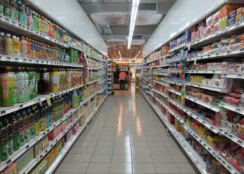 Powiat białobrzeski: Butelka pod kurtką