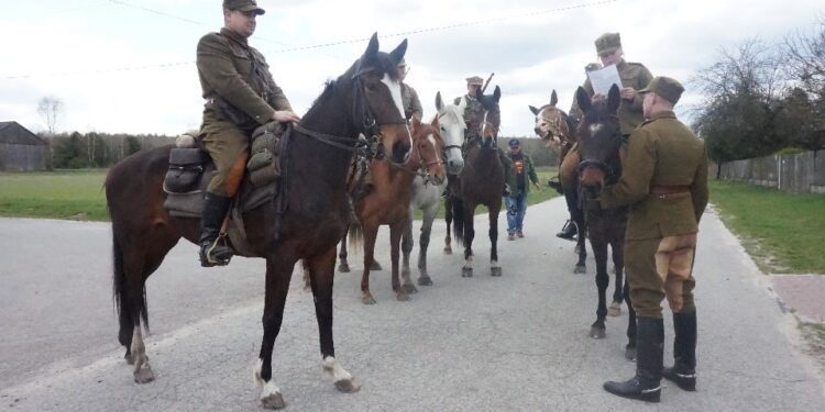 Powiaty przysuski i szydłowiecki: Hubalowym szlakiem
