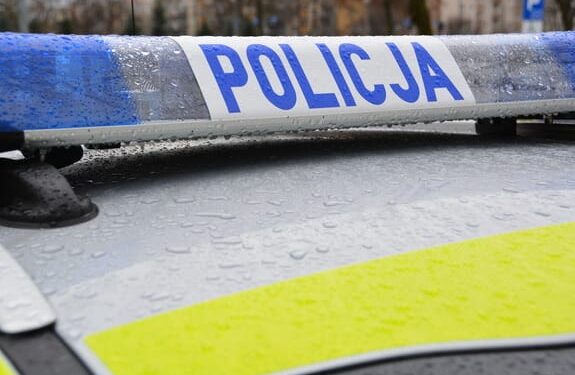 Radom / region radomski: Weekend na naszych drogach – ranni motocykliści, osobówka w stawie, czołówka i zderzenie czterech pojazdów