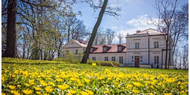 Powiat grójecki: Francja w Warce