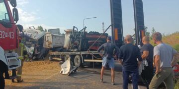 Radom: Zderzenie dwóch ciężarówek i osobówki – są ranni i duże utrudnienia