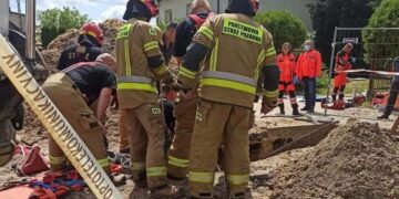 Powiat radomski: Wpadł do kilkumetrowego wykopu – 41-latek nie żyje