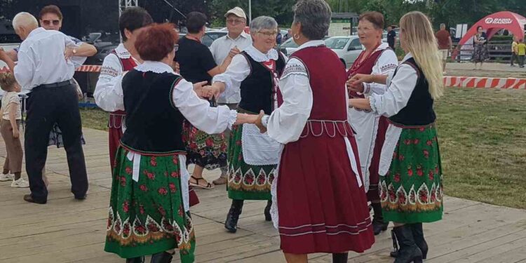 Powiat szydłowiecki: Metalurgia, magia i muzyka