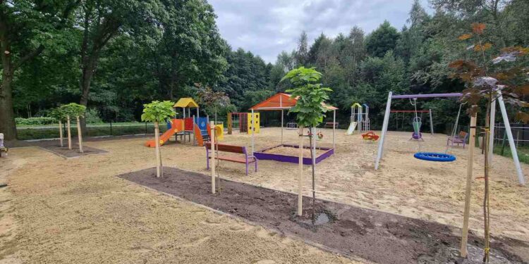 Powiat lipski: Huśtawki, karuzele i zjeżdżalnie