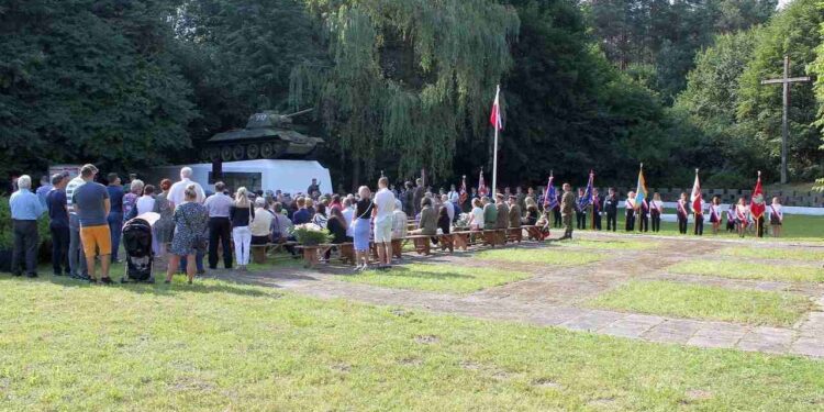 Powiat kozienicki: Uczcili pamięć poległych w wielkiej Bitwie pod Studziankami