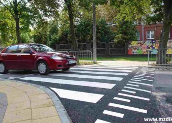Radom: Bezpieczniej wokół szkół – powstały wyniesione przejścia