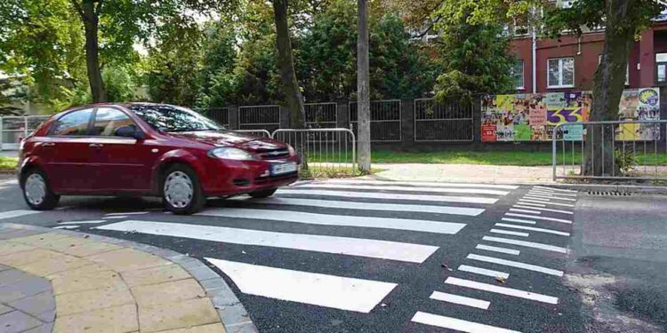 Radom: Bezpieczniej wokół szkół – powstały wyniesione przejścia