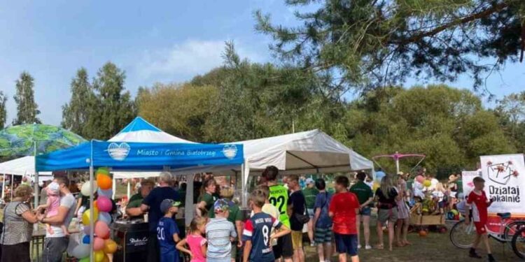 Powiat białobrzeski: Nowy plac zabaw i boisko w Stawiszynie