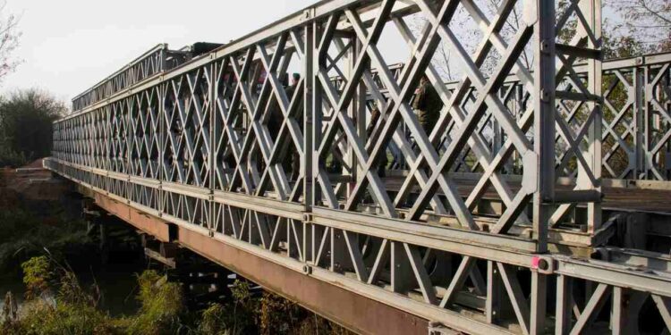 Powiat radomski: Lisów ma nowy most – wybudowali go żołnierze!