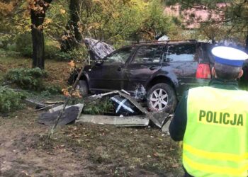 Kozienice: Staranowała ogrodzenie posesji – 36-latka w szpitalu