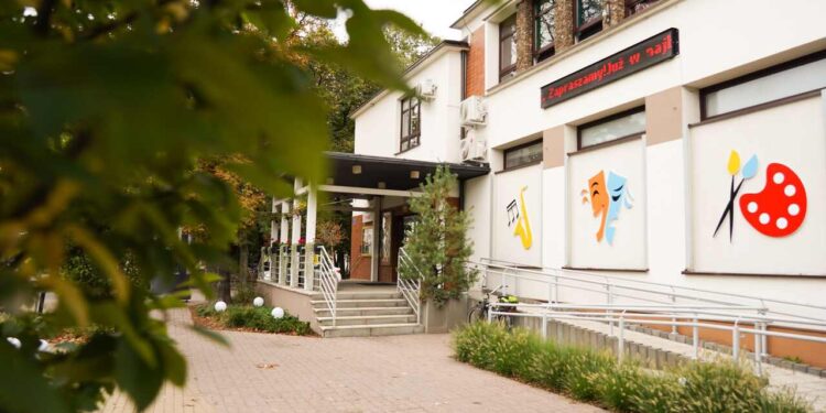 Powiat grójecki: Pędzel, kredki, ołówek i obiektyw