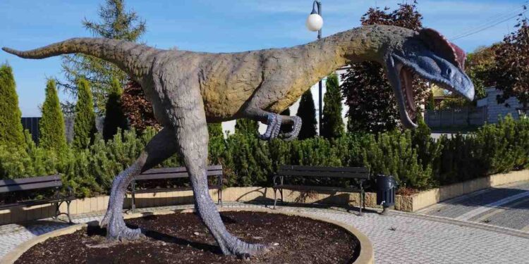 Powiat przysuski: Dinozaury w herbie