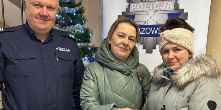 Powiat kozienicki: Znalazła saszetkę z pieniędzmi i przyniosła na komisariat