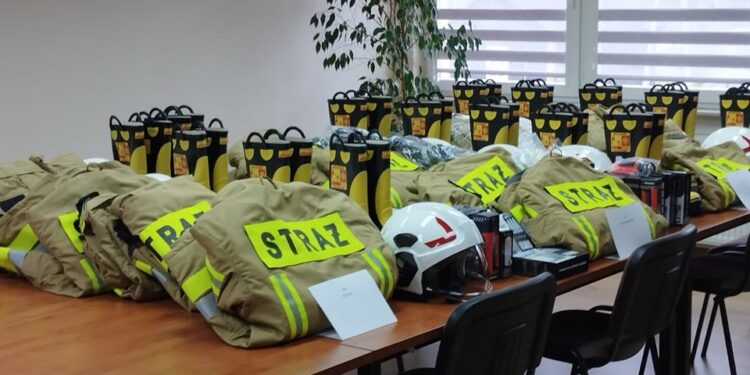 Powiat przysuski: Rękawice, obuwie i hełmy