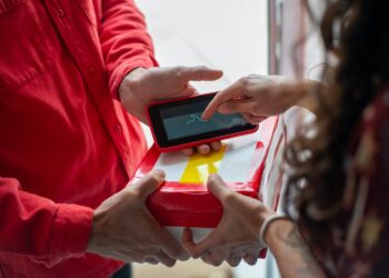 Region radomski: Plaga oszustw „na paczkę”