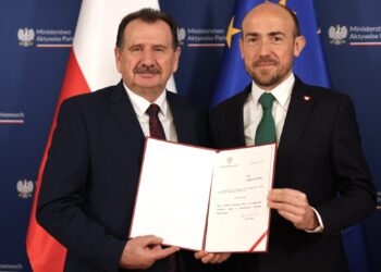 Polityk z wyrokami w rządzie,      a opozycjonista z zarzutami w areszcie.